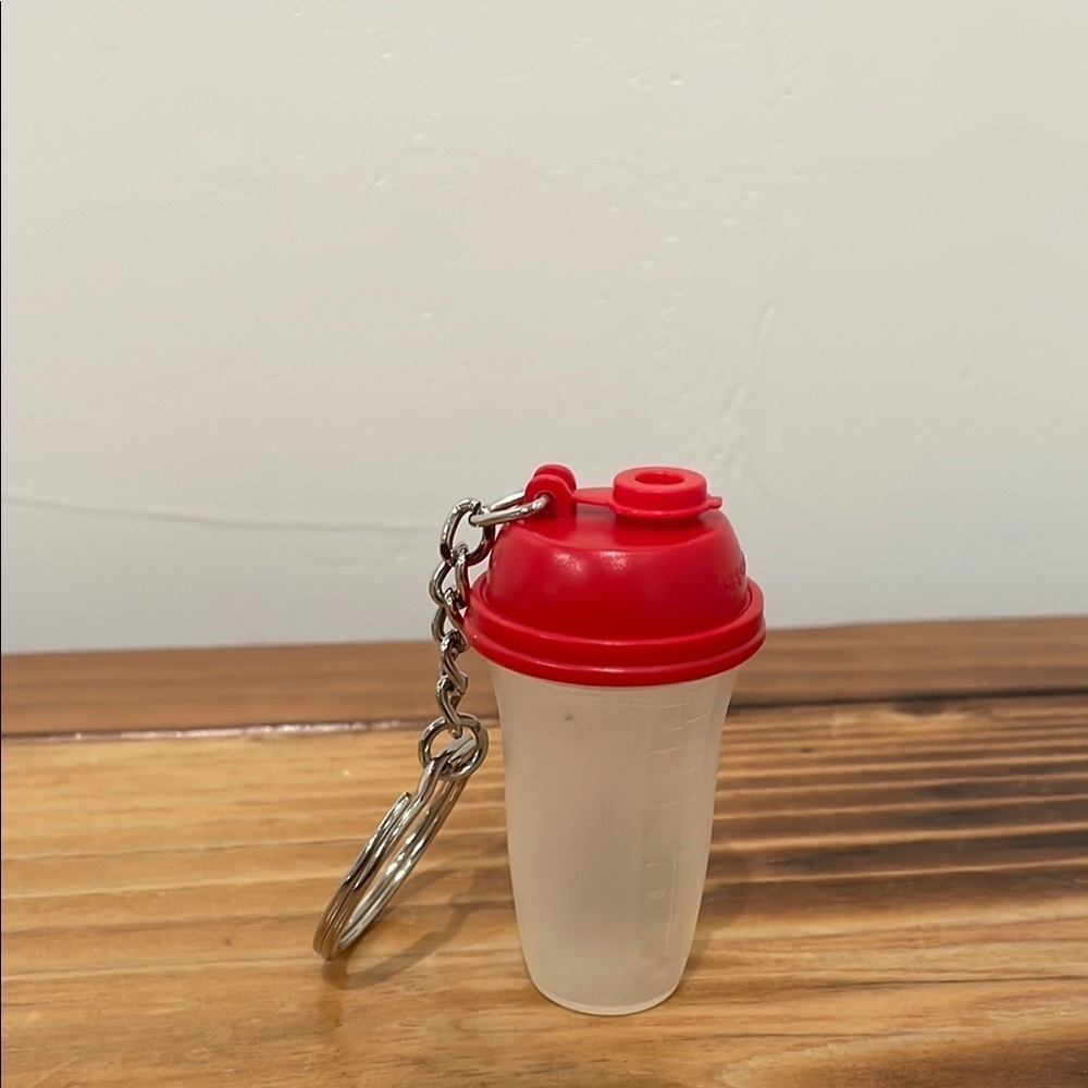 Vintage Tupperware Mini Key Chain Quick Shake
Cup Tumbler Lid Pill Container Red